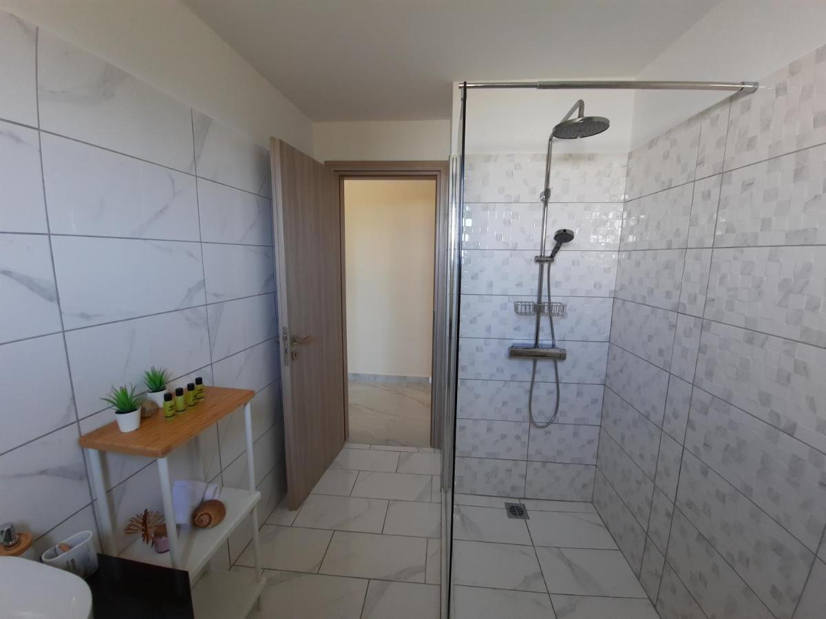 Freesia Grand Sea View Residence Свороната Екстериор снимка